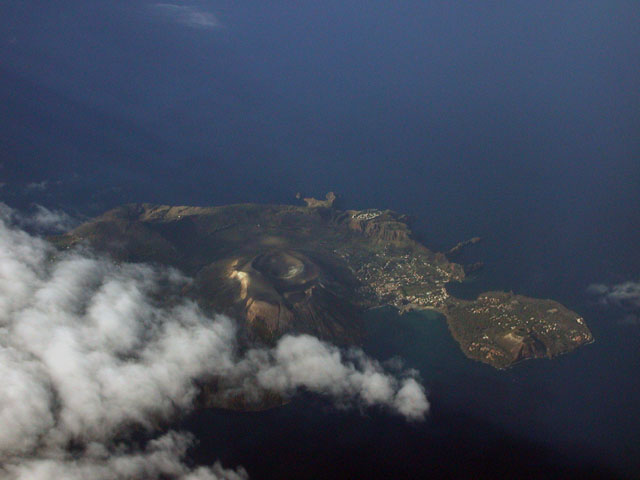 Vulcano e Stromboli.....dall''aereo